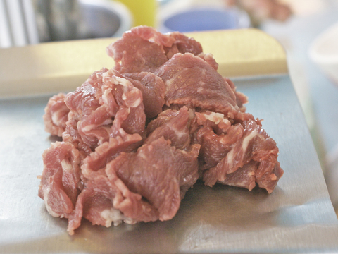觀旅局16牛肉湯-稱肉